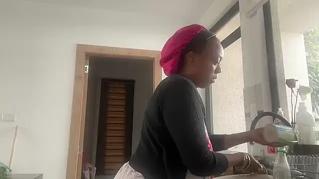 Snapshot of ChocolateCakeQueen chatting on 18, 10, 2025 ChocolateCakeQueen online show from 18, 10, 2025