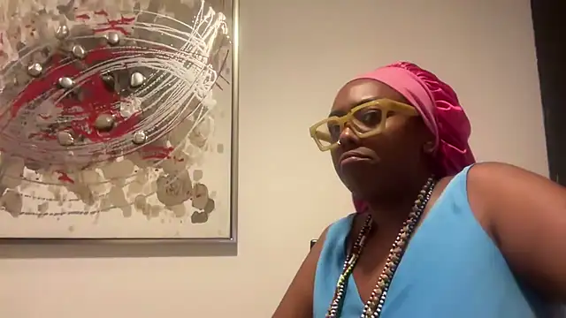 Snapshot of ChocolateCakeQueen chatting on 19, 11, 2025 ChocolateCakeQueen online show from 19, 11, 2025