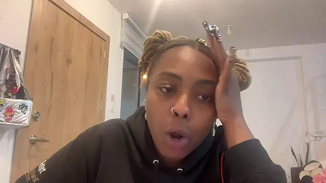 Snapshot of ChocolateCakeQueen chatting on 30, 10, 2025 ChocolateCakeQueen online show from 30, 10, 2025