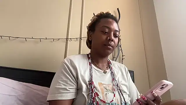 Snapshot of ChocolateCakeQueen chatting on 11, 3, 2025 ChocolateCakeQueen online show from 11, 3, 2025