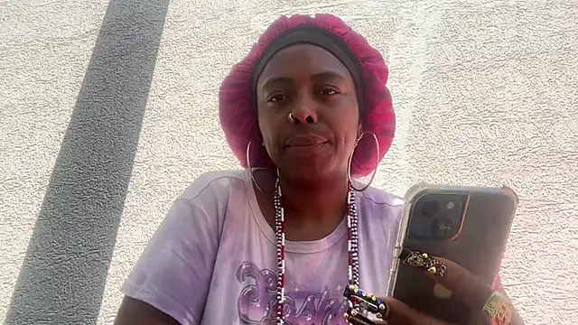 Snapshot of ChocolateCakeQueen chatting on 11, 11, 2025 ChocolateCakeQueen online show from 11, 11, 2025