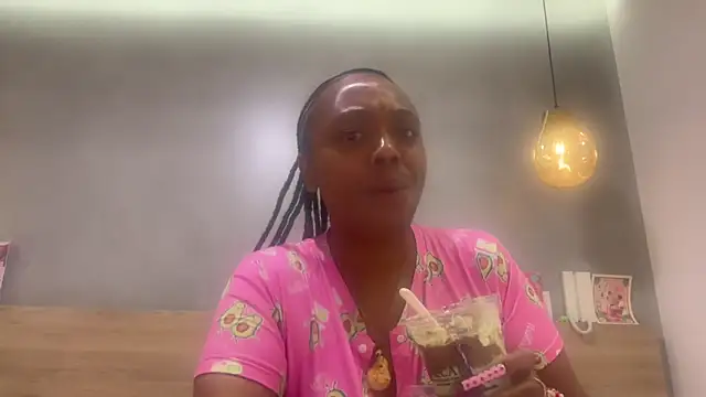 Snapshot of ChocolateCakeQueen chatting on 15, 5, 2026 ChocolateCakeQueen online show from 15, 5, 2026