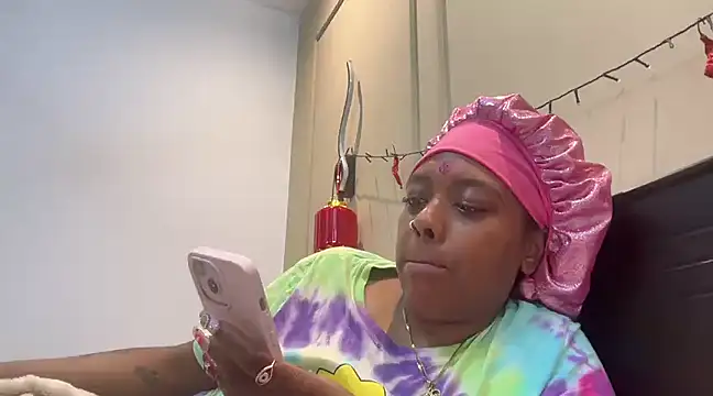 Snapshot of ChocolateCakeQueen chatting on 1, 3, 2025 ChocolateCakeQueen online show from 1, 3, 2025