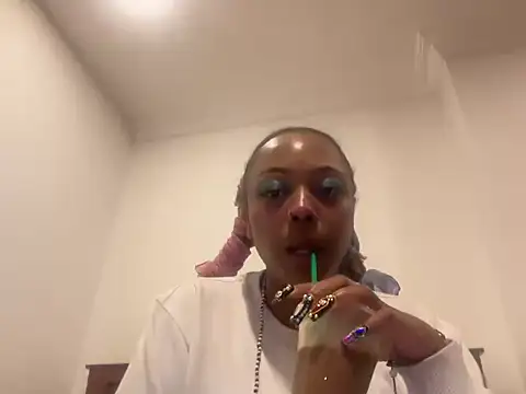 Snapshot of ChocolateCakeQueen chatting on 21, 11, 2025 ChocolateCakeQueen online show from 21, 11, 2025