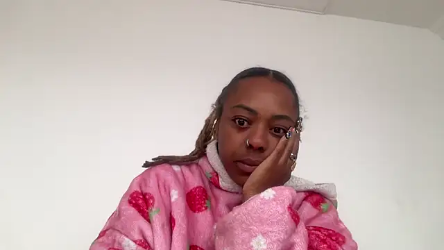 Snapshot of ChocolateCakeQueen chatting on 18, 11, 2025 ChocolateCakeQueen online show from 18, 11, 2025