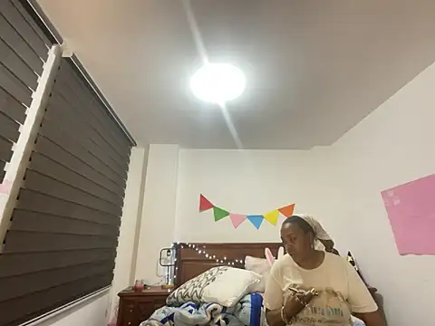 Snapshot of ChocolateCakeQueen chatting on 18, 10, 2025 ChocolateCakeQueen online show from 18, 10, 2025