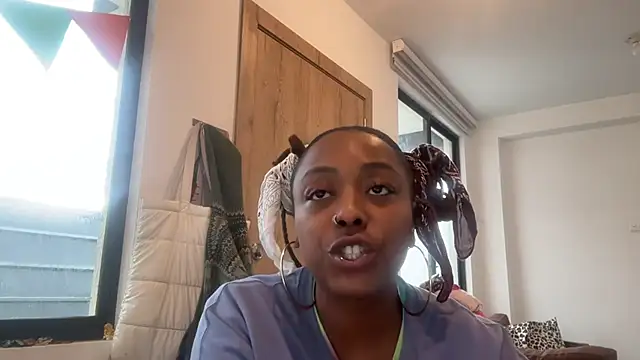 Snapshot of ChocolateCakeQueen chatting on 24, 10, 2025 ChocolateCakeQueen online show from 24, 10, 2025