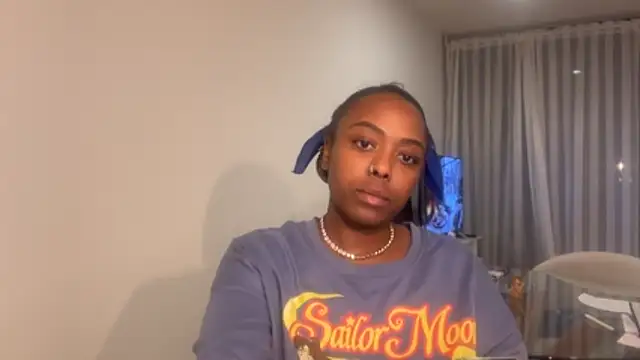 ChocolateCakeQueen online show from 4, 12, 2025