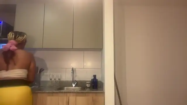 ChocolateCakeQueen online show from 17, 12, 2025