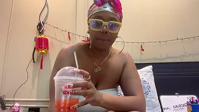 Snapshot of ChocolateCakeQueen chatting on 3, 3, 2025 ChocolateCakeQueen online show from 3, 3, 2025
