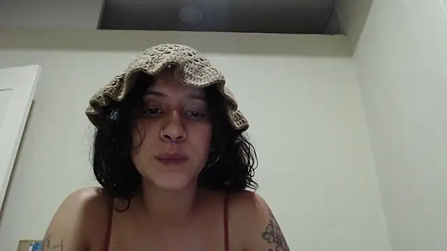 Snapshot of AlinaWoolf_ chatting on 2, 6, 2026 AlinaWoolf online show from 2, 6, 2026
