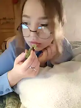 LittleDelora online show from 6, 12, 2024