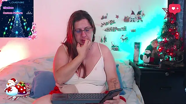 Snapshot of katie_joness_ chatting on 1, 12, 2025 katie joness online show from 1, 12, 2025