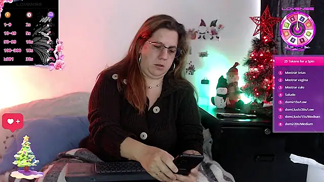 Snapshot of katie_joness_ chatting on 17, 11, 2025 katie joness online show from 17, 11, 2025