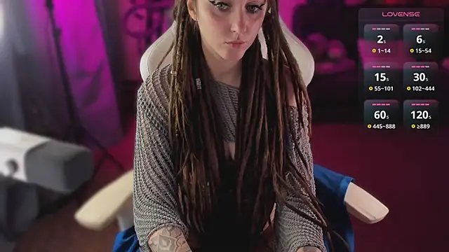 Snapshot of CutieMaevee chatting on 18, 10, 2025 CutieMaevee online show from 18, 10, 2025