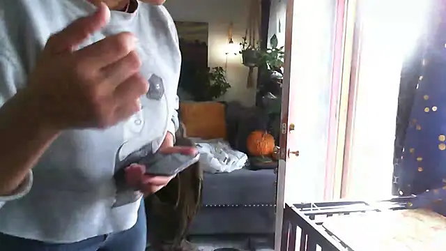 Snapshot of CeceilaMoon chatting on 12, 11, 2025 CeceilaMoon online show from 12, 11, 2025