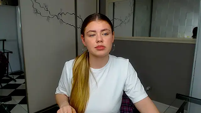 IsabellaBler online show from 13, 3, 2025
