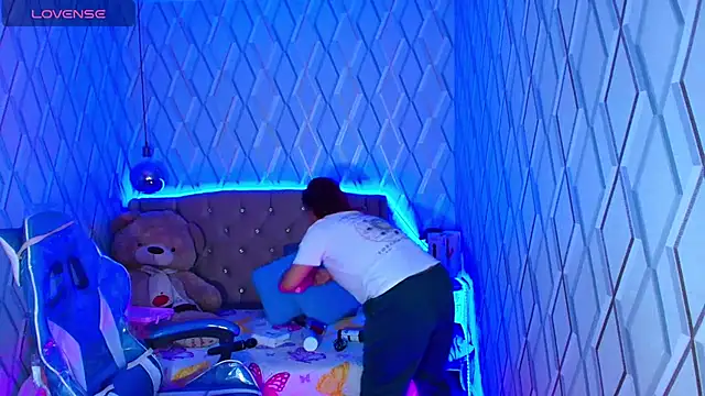 NicolleTaylor online show from 30, 10, 2025