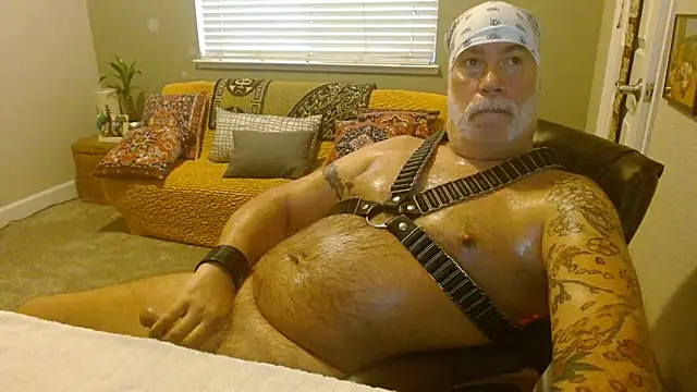Snapshot of musclebearnips chatting on 14, 10, 2025 musclebearnips online show from 14, 10, 2025