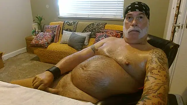Snapshot of musclebearnips chatting on 21, 10, 2025 musclebearnips online show from 21, 10, 2025