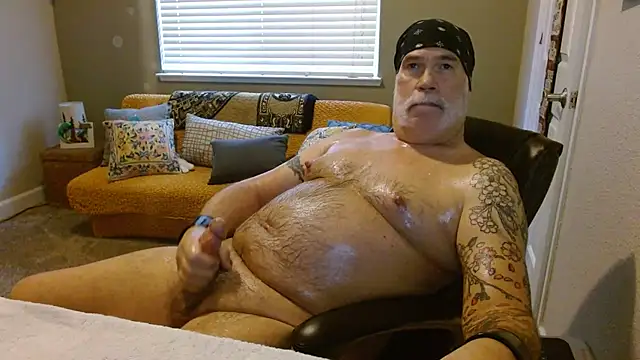 musclebearnips online show from 26, 2, 2025