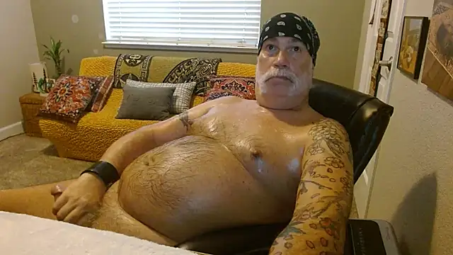 Snapshot of musclebearnips chatting on 4, 11, 2025 musclebearnips online show from 4, 11, 2025