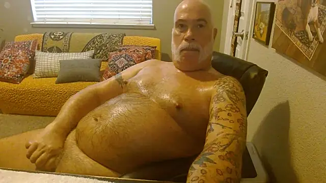 Snapshot of musclebearnips chatting on 19, 10, 2025 musclebearnips online show from 19, 10, 2025