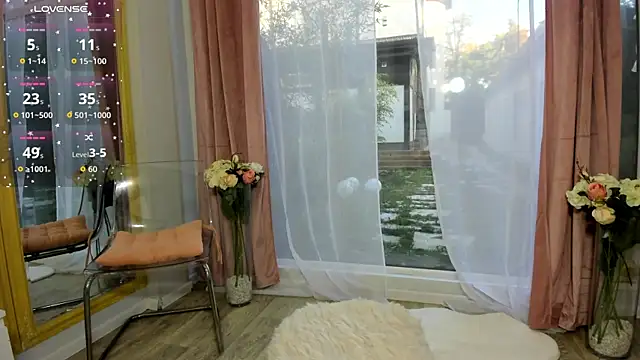 Snapshot of Selena_Reeves chatting on 10, 10, 2025 Selena Reeves online show from 10, 10, 2025