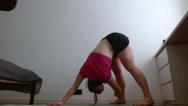 Olivia shine online show from 27, 3, 2026