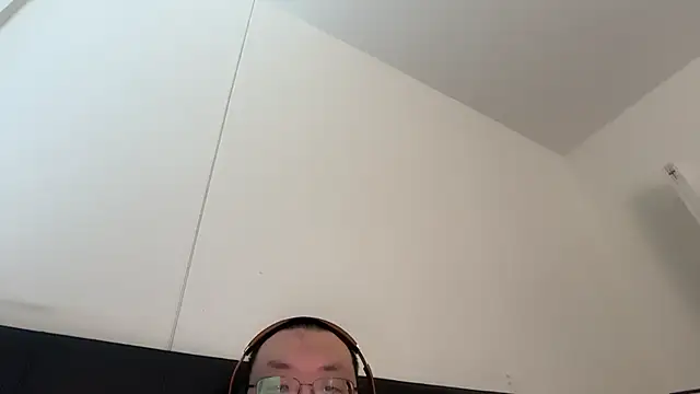 slaveasianboy online show from 19, 4, 2026