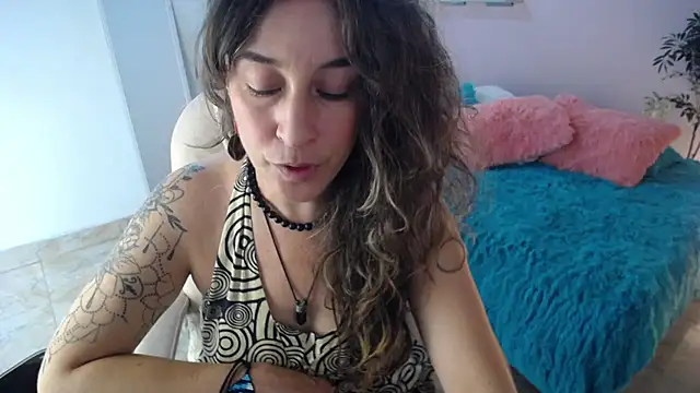 Paula Paz online show from 24, 9, 2025