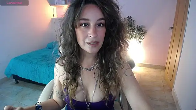 Paula Paz online show from 10, 9, 2025