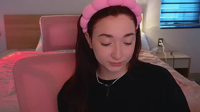 YasmineWest online show from 14, 4, 2026