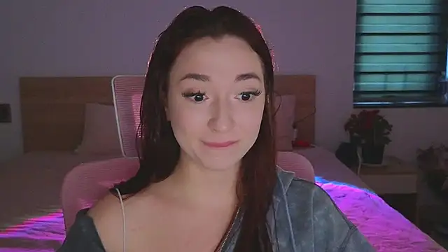 YasmineWest online show from 25, 5, 2026