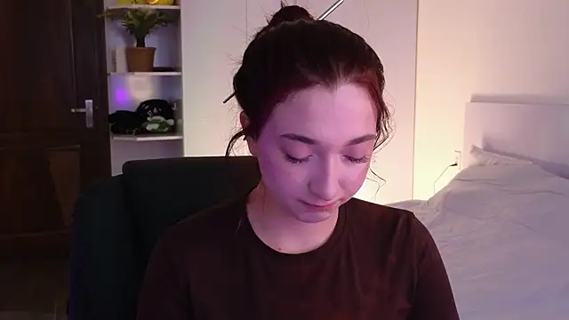 YasmineWest online show from 15, 6, 2026