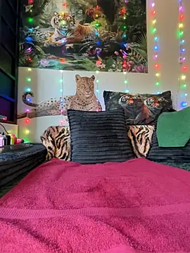 fatfabulous1981 online show from 8, 5, 2026