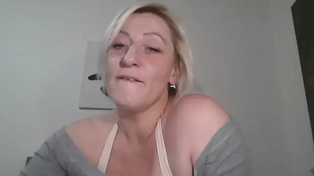 Snapshot of Sexyycattt chatting on 4, 6, 2026 Sexyycattt online show from 4, 6, 2026