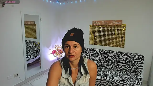 lollita 23  online show from 6, 3, 2025