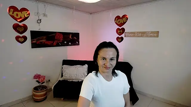 lollita 23  online show from 6, 4, 2026