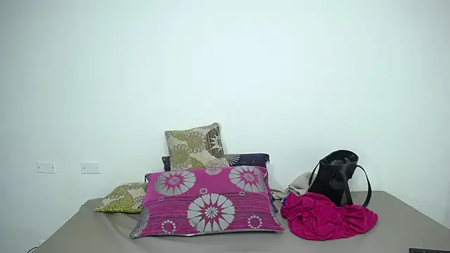 CrushOnMe  online show from 5, 2, 2026