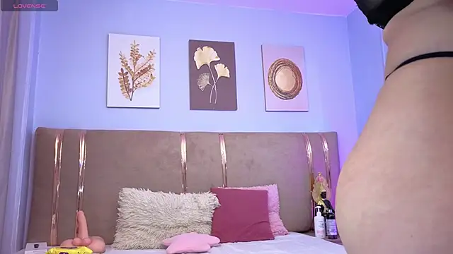 sarah cruzz  online show from 6, 11, 2025