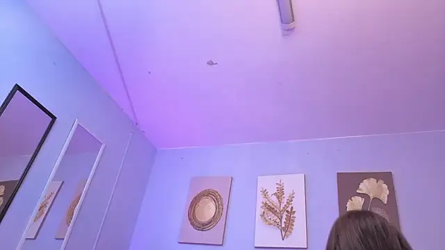 sarah cruzz  online show from 20, 3, 2026