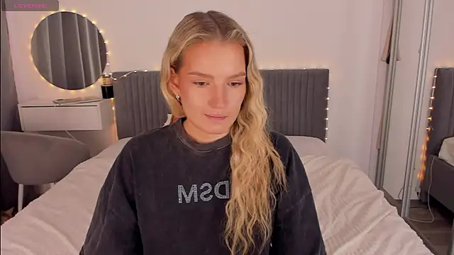 CassieRayss online show from 8, 4, 2026