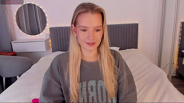 CassieRayss online show from 5, 12, 2025