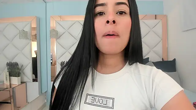 Snapshot of emma_castilloo chatting on 22, 9, 2025 emma castilloo online show from 22, 9, 2025