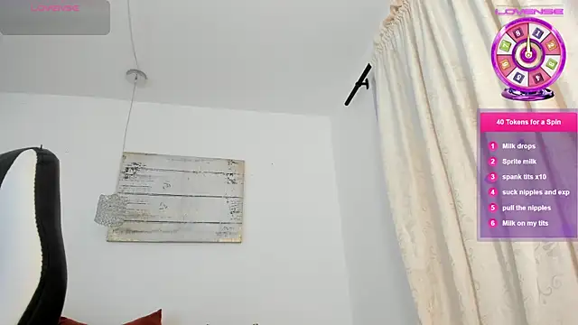 Snapshot of emma_castilloo chatting on 13, 2, 2025 emma castilloo online show from 13, 2, 2025