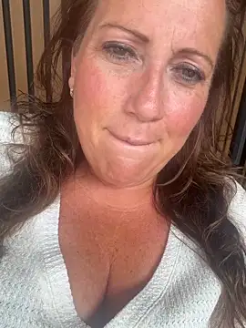 xsexycurvymilf online show from 17, 6, 2026