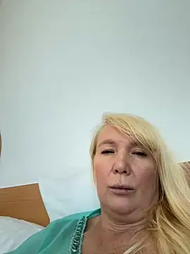 EmmaInLove23 online show from 8, 10, 2025