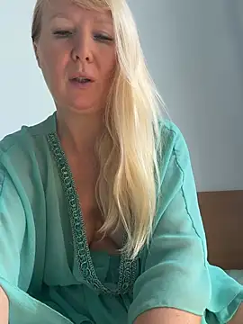 EmmaInLove23 online show from 12, 2, 2026