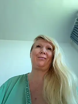 EmmaInLove23 online show from 15, 1, 2026